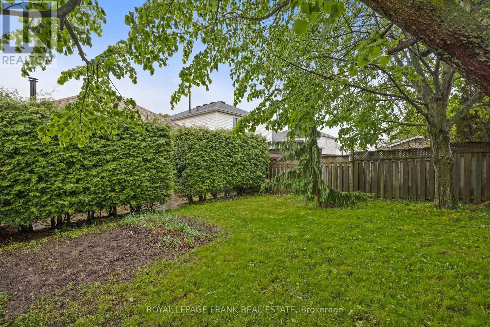 95 CHAMPINE SQUARE Image 20