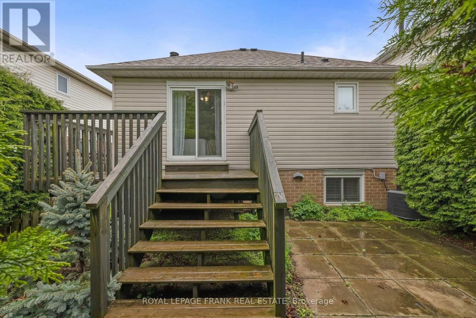 95 CHAMPINE SQUARE Image 21