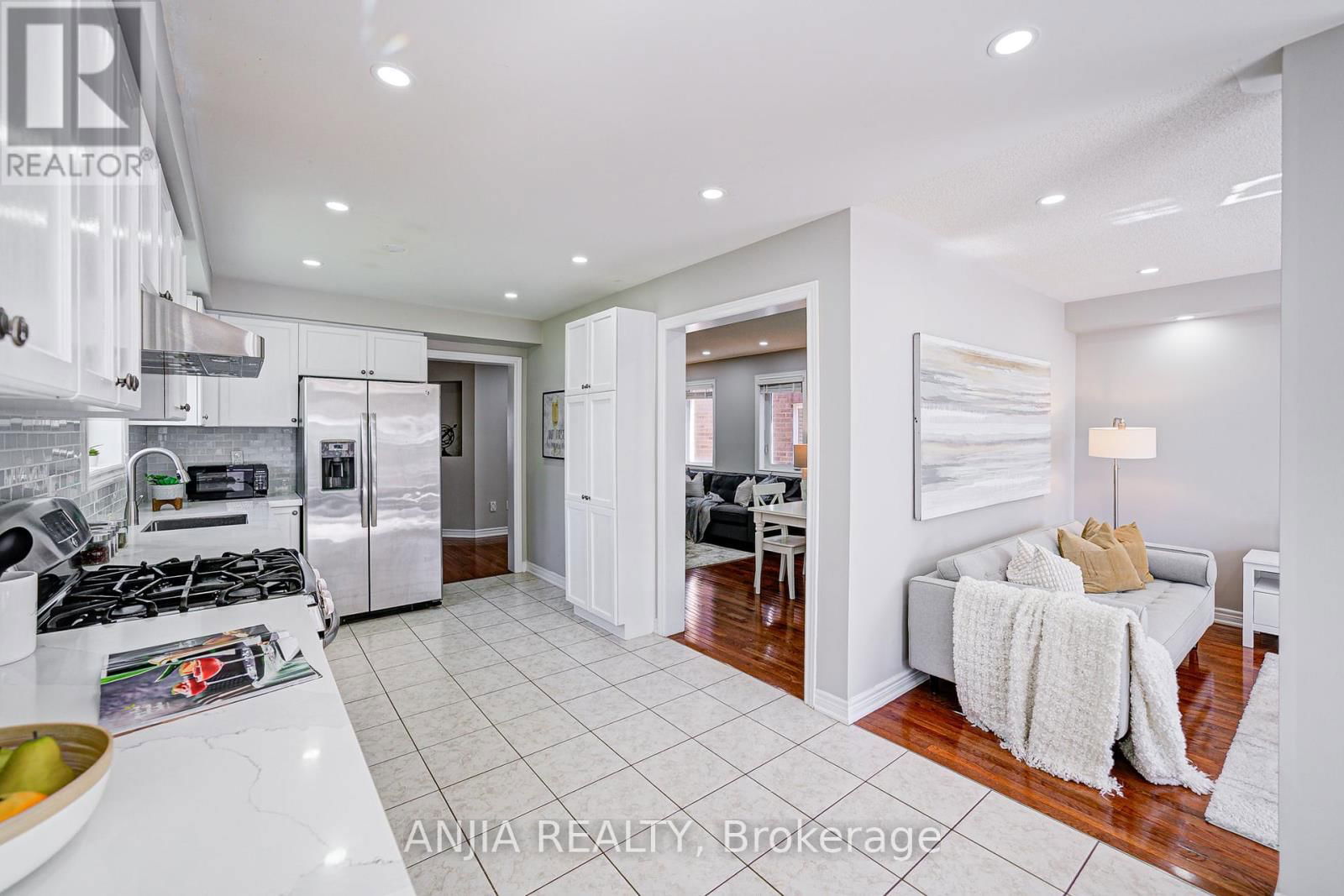 63 BROWNRIDGE PLACE Image 11