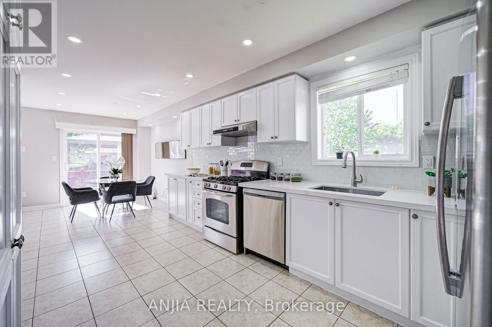 63 BROWNRIDGE PLACE Image 12