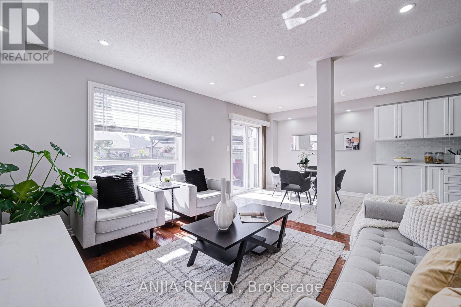 63 BROWNRIDGE PLACE Image 16