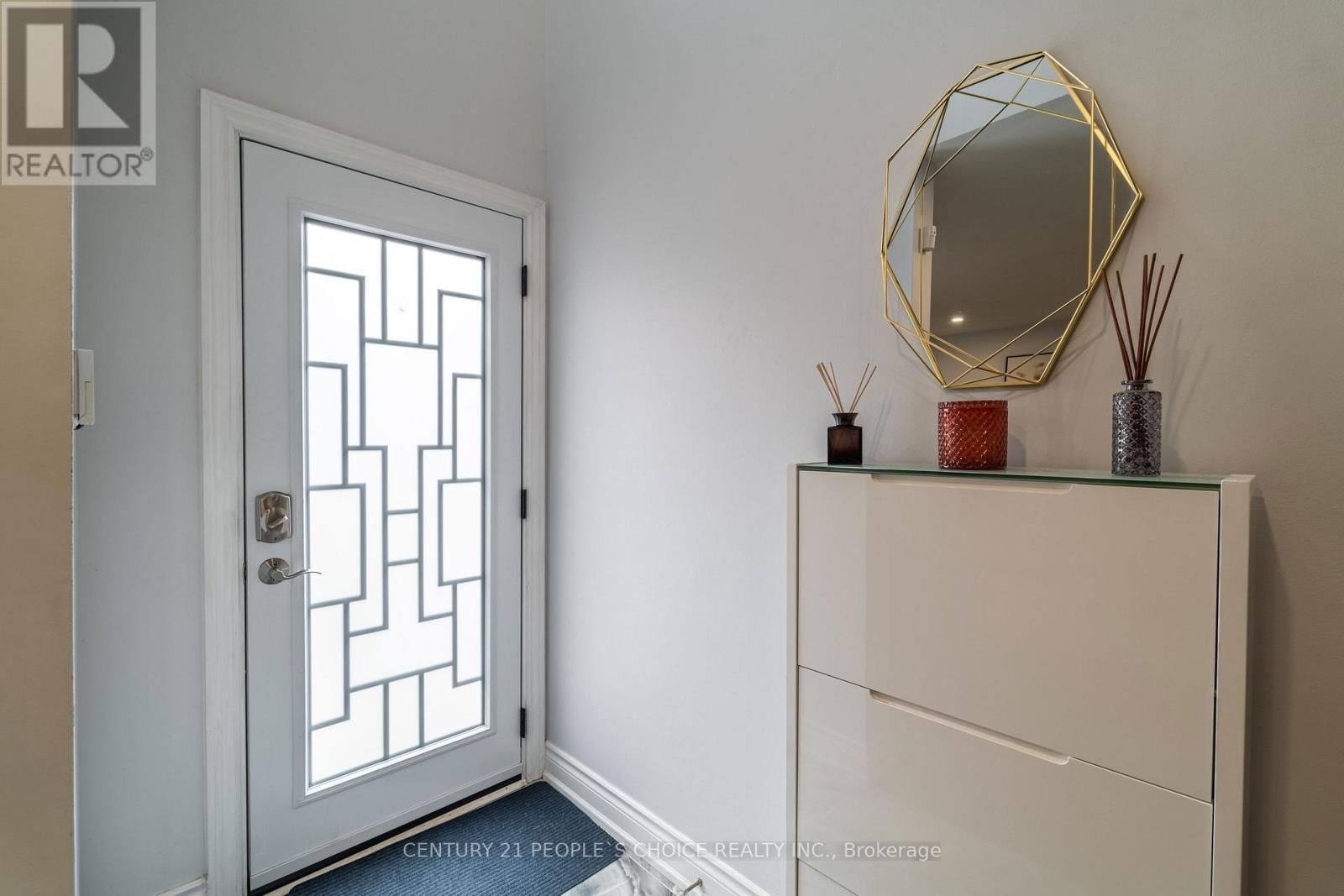 31 THORP CRESCENT Image 3