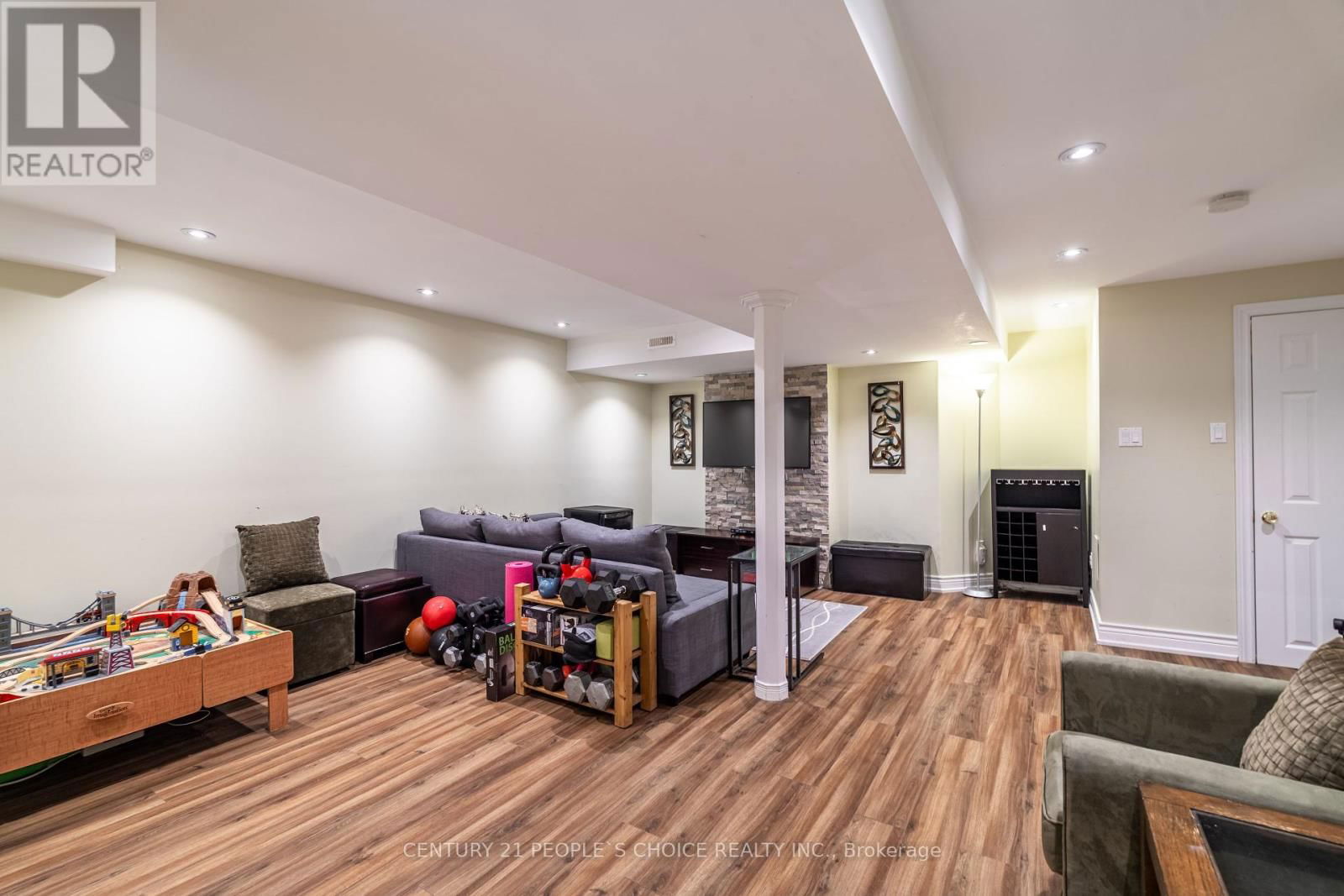 31 THORP CRESCENT Image 34