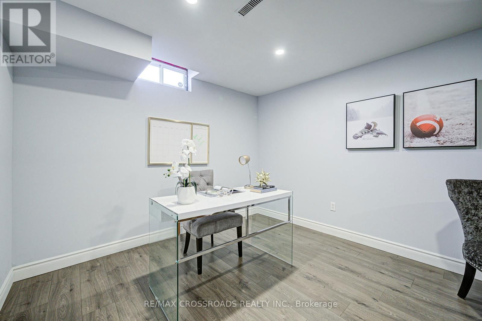 93 MCMANN CRESCENT Image 32