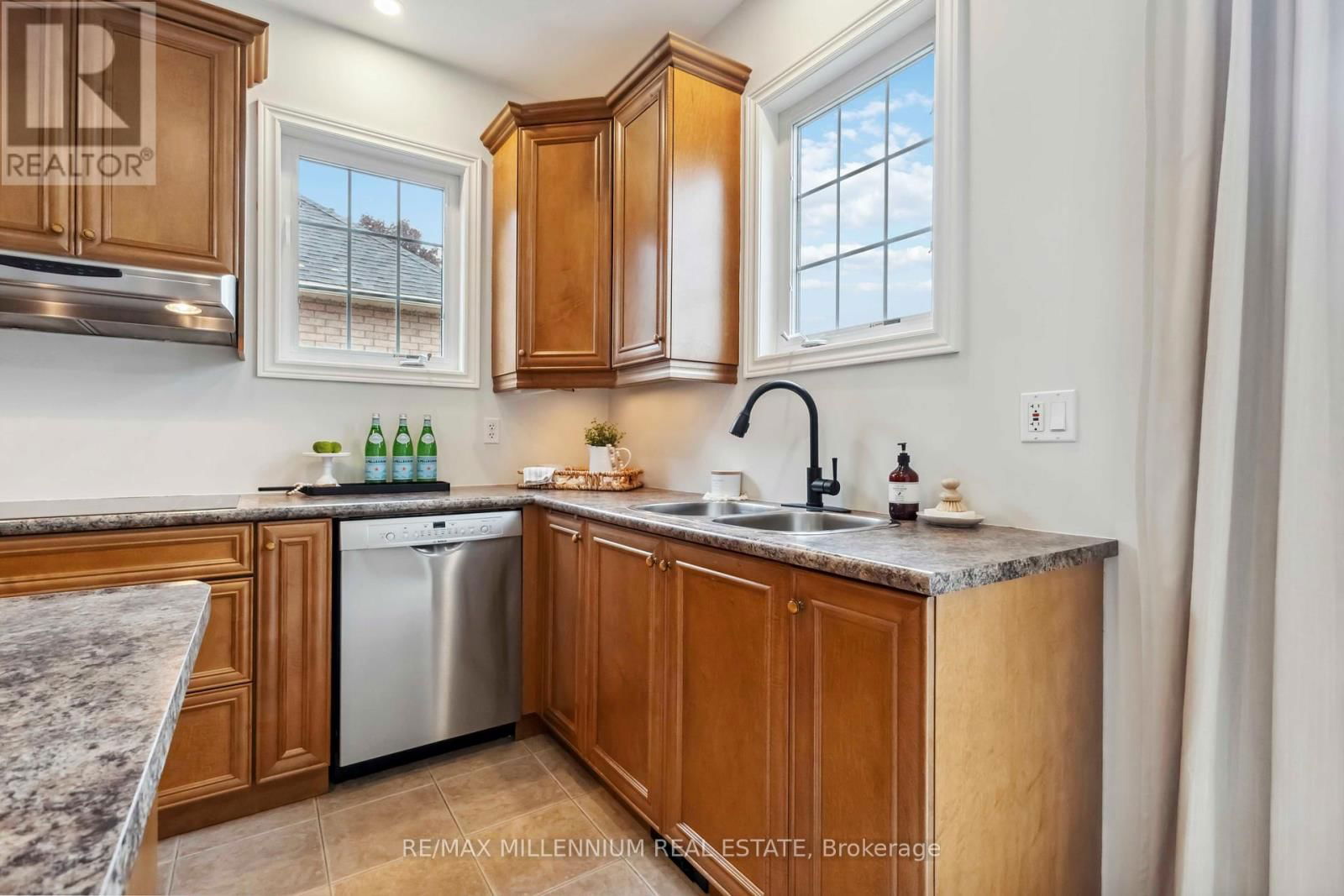 27 CORSHAM DRIVE Image 22