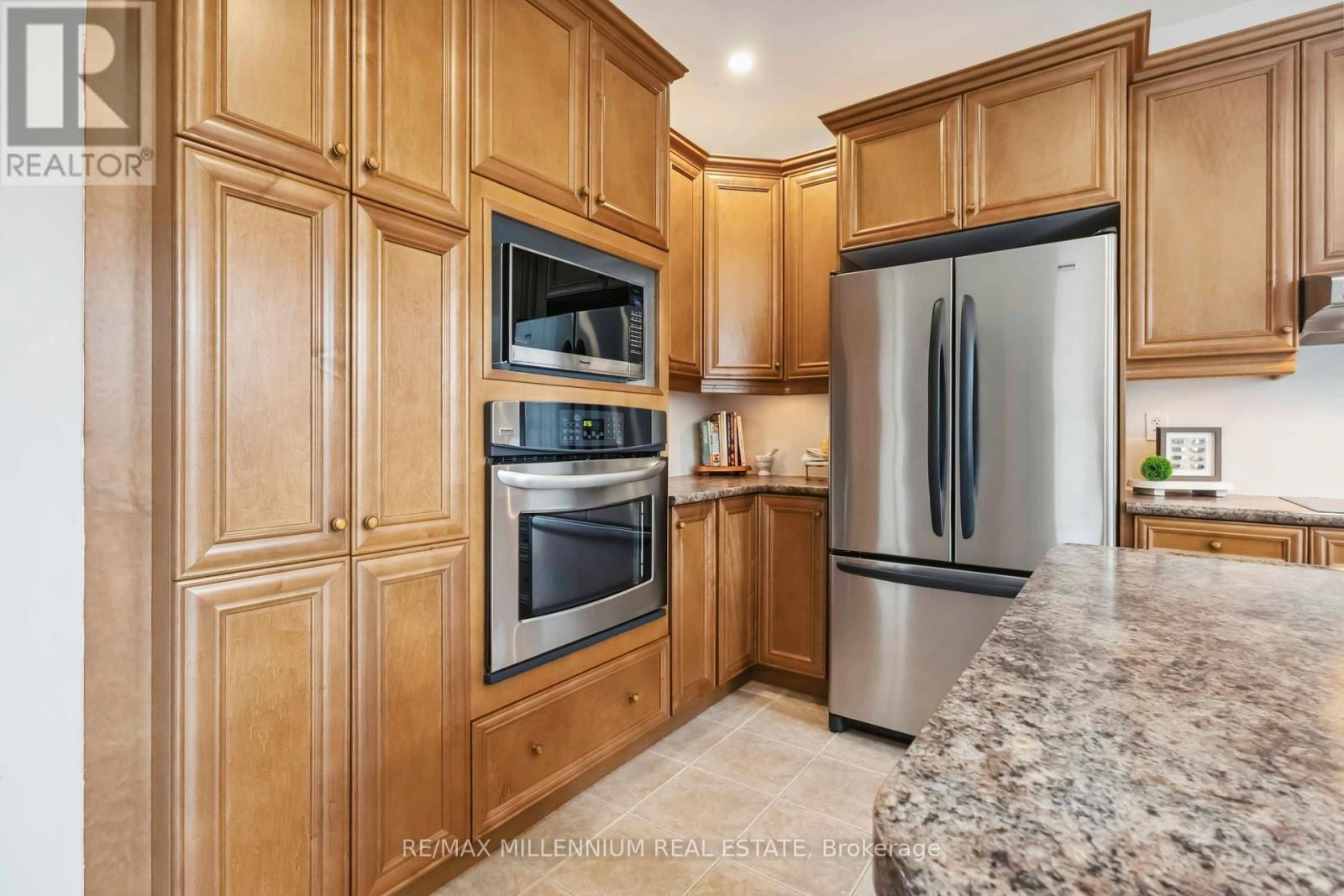 27 CORSHAM DRIVE Image 24