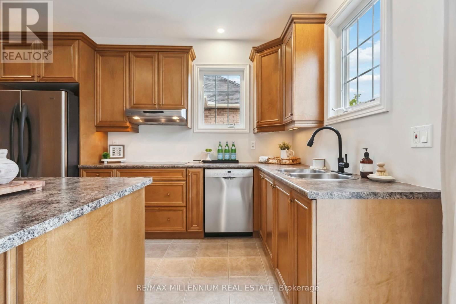27 CORSHAM DRIVE Image 25