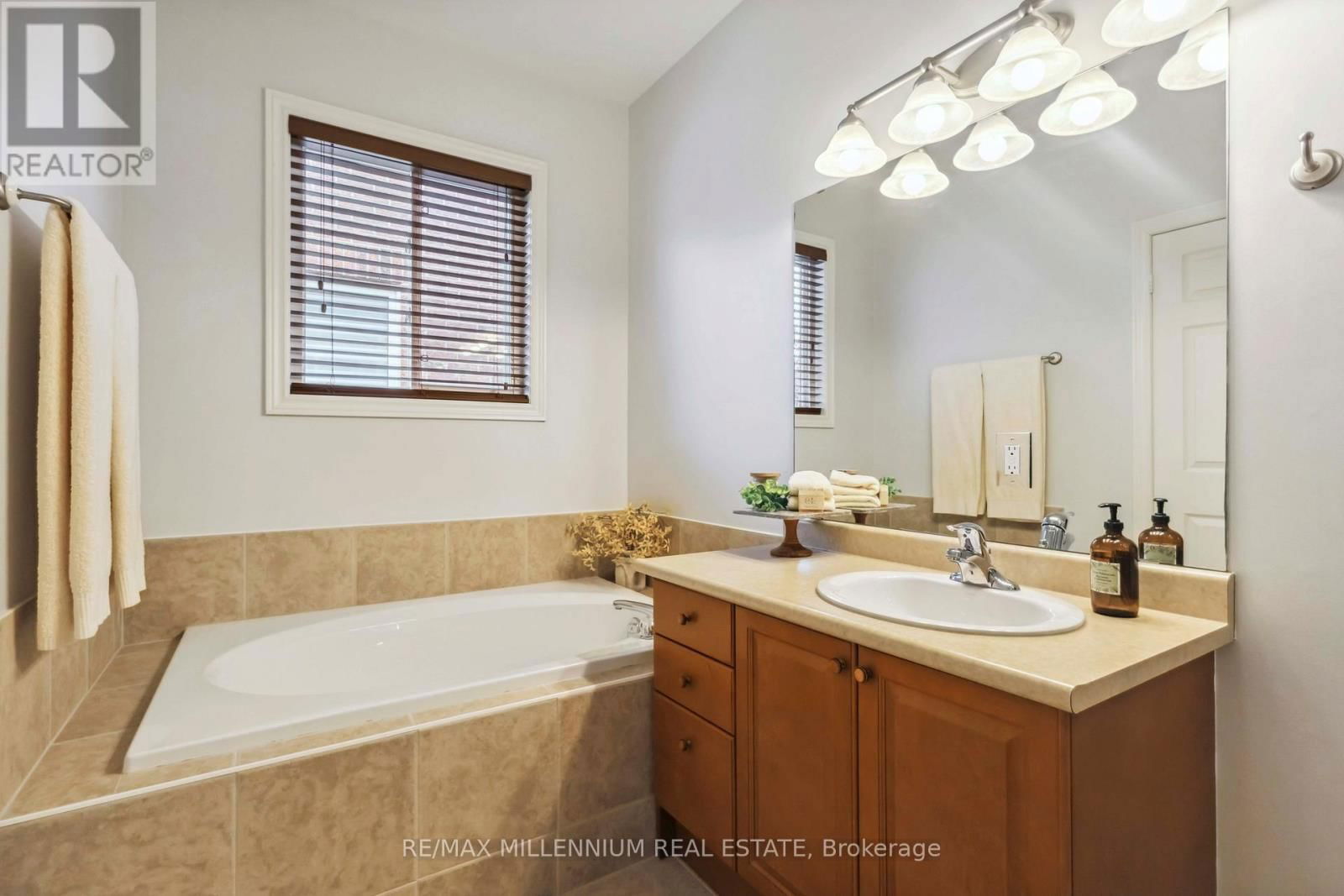 27 CORSHAM DRIVE Image 30