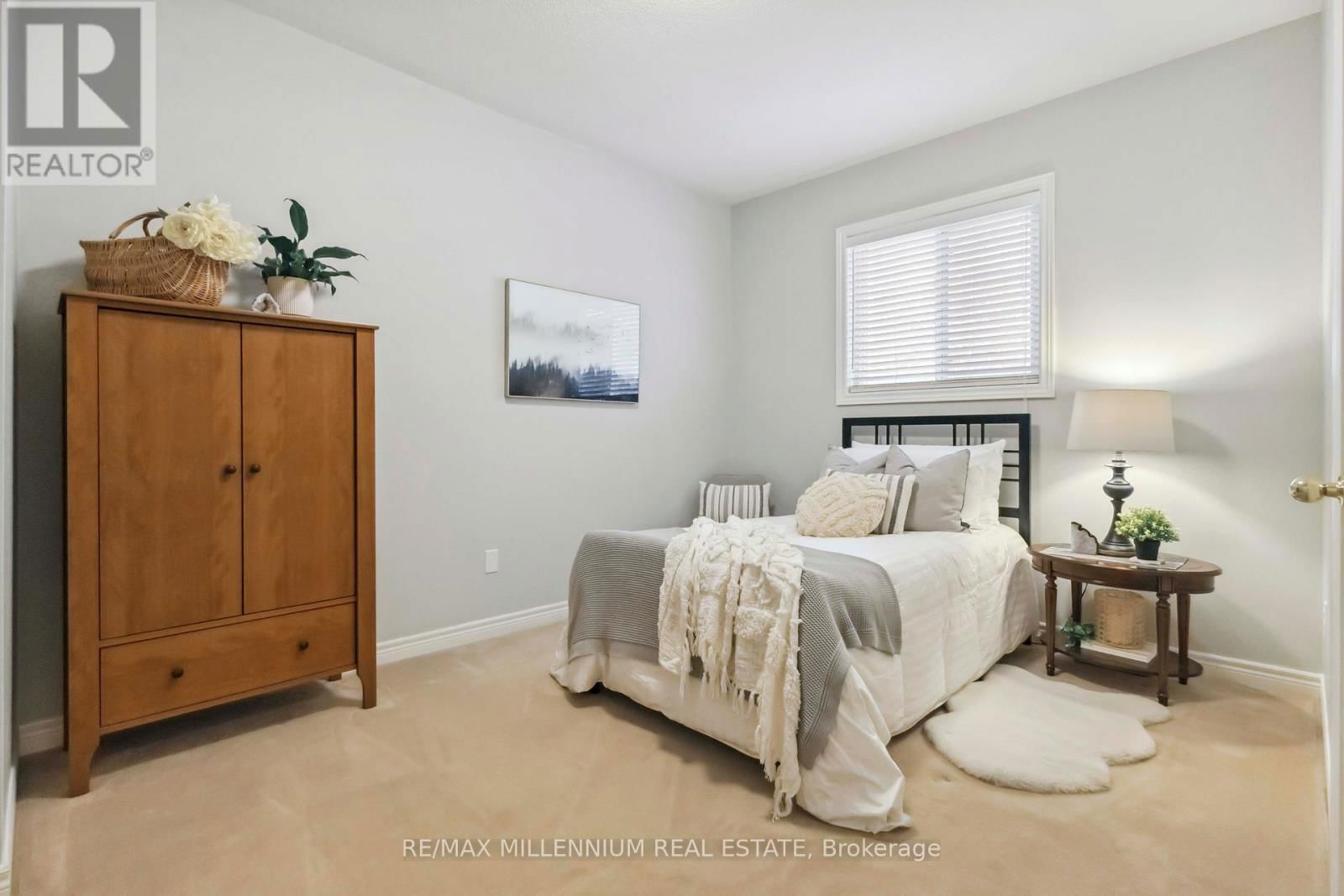 27 CORSHAM DRIVE Image 32
