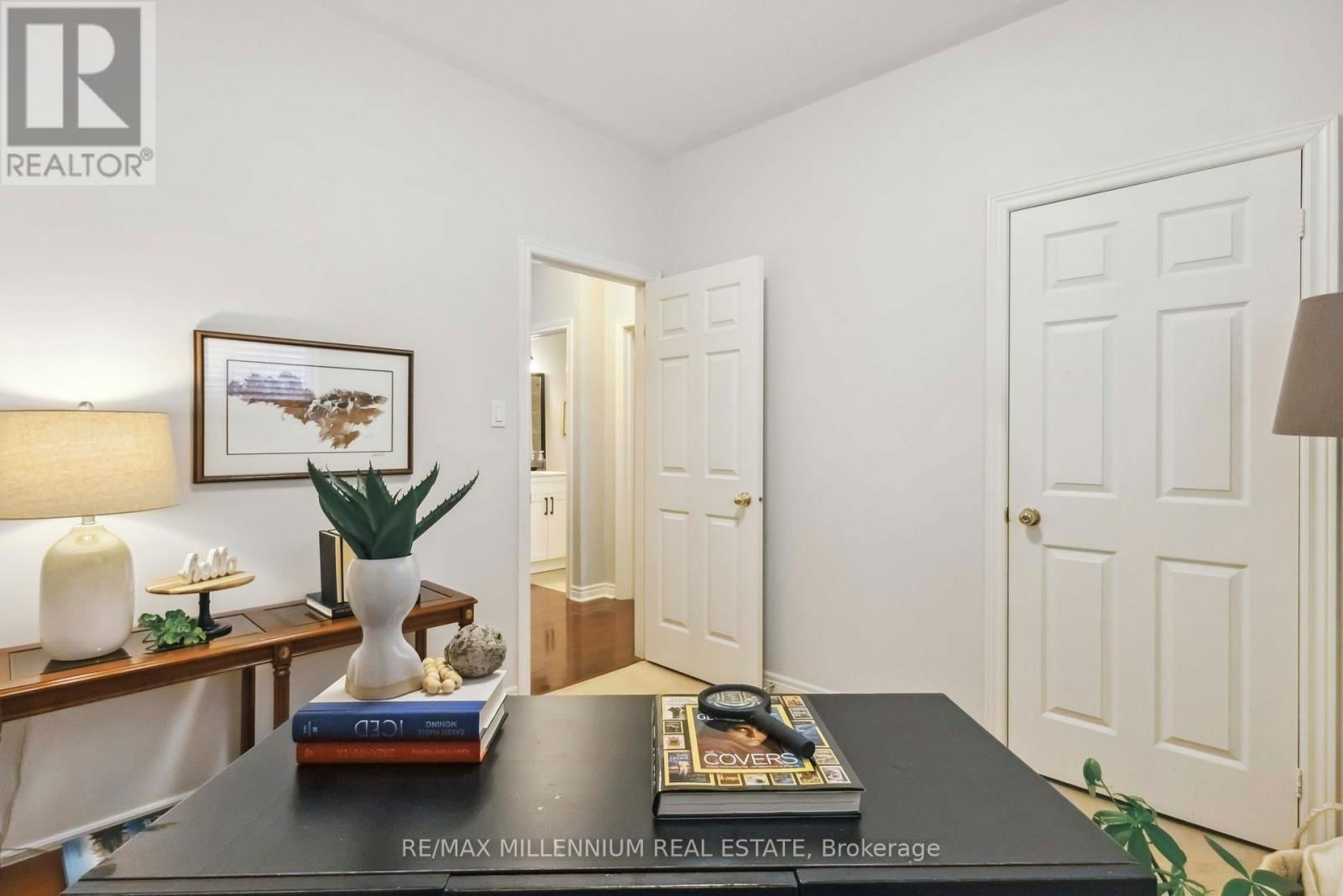 27 CORSHAM DRIVE Image 35