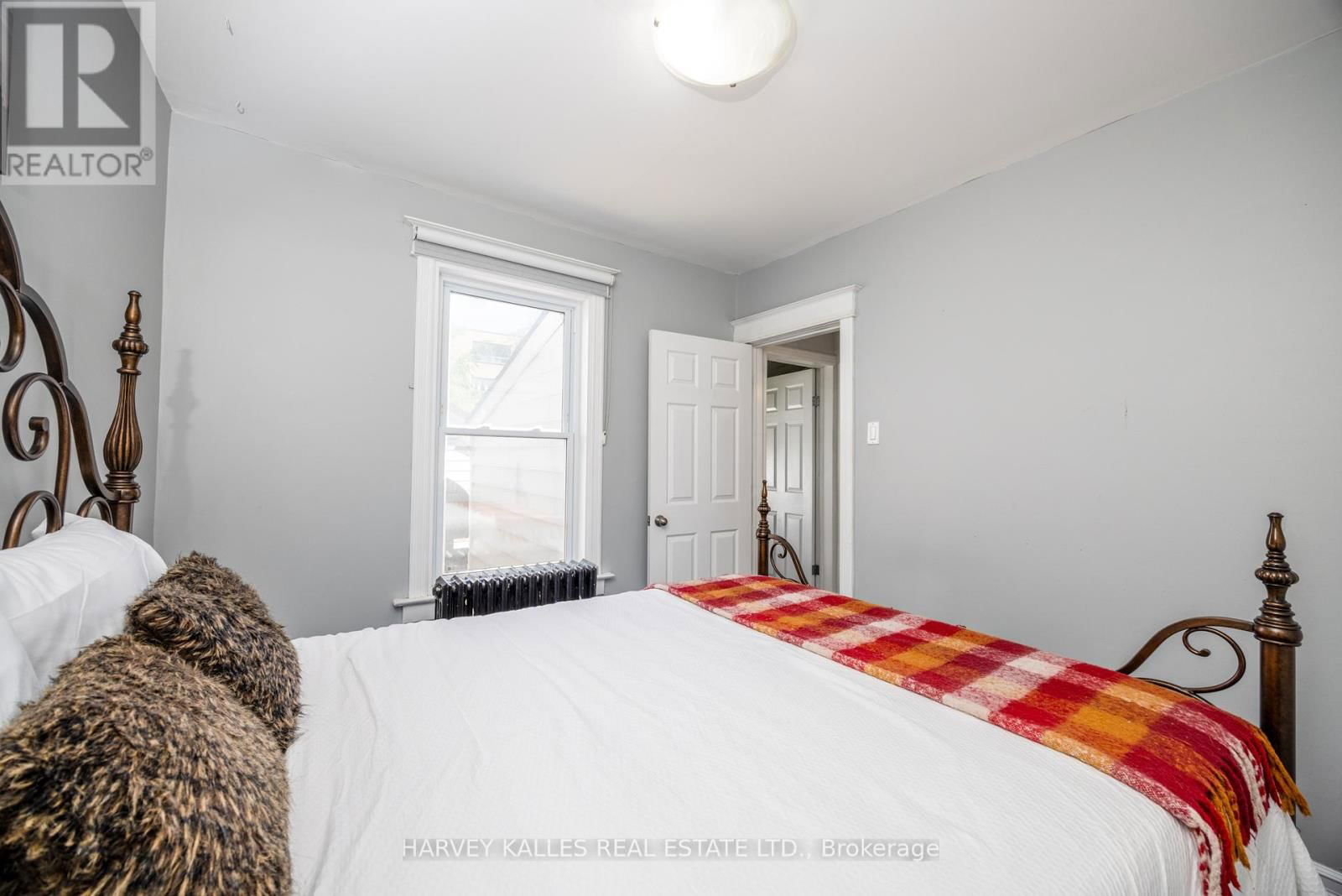 210 GOWAN AVENUE Image 25