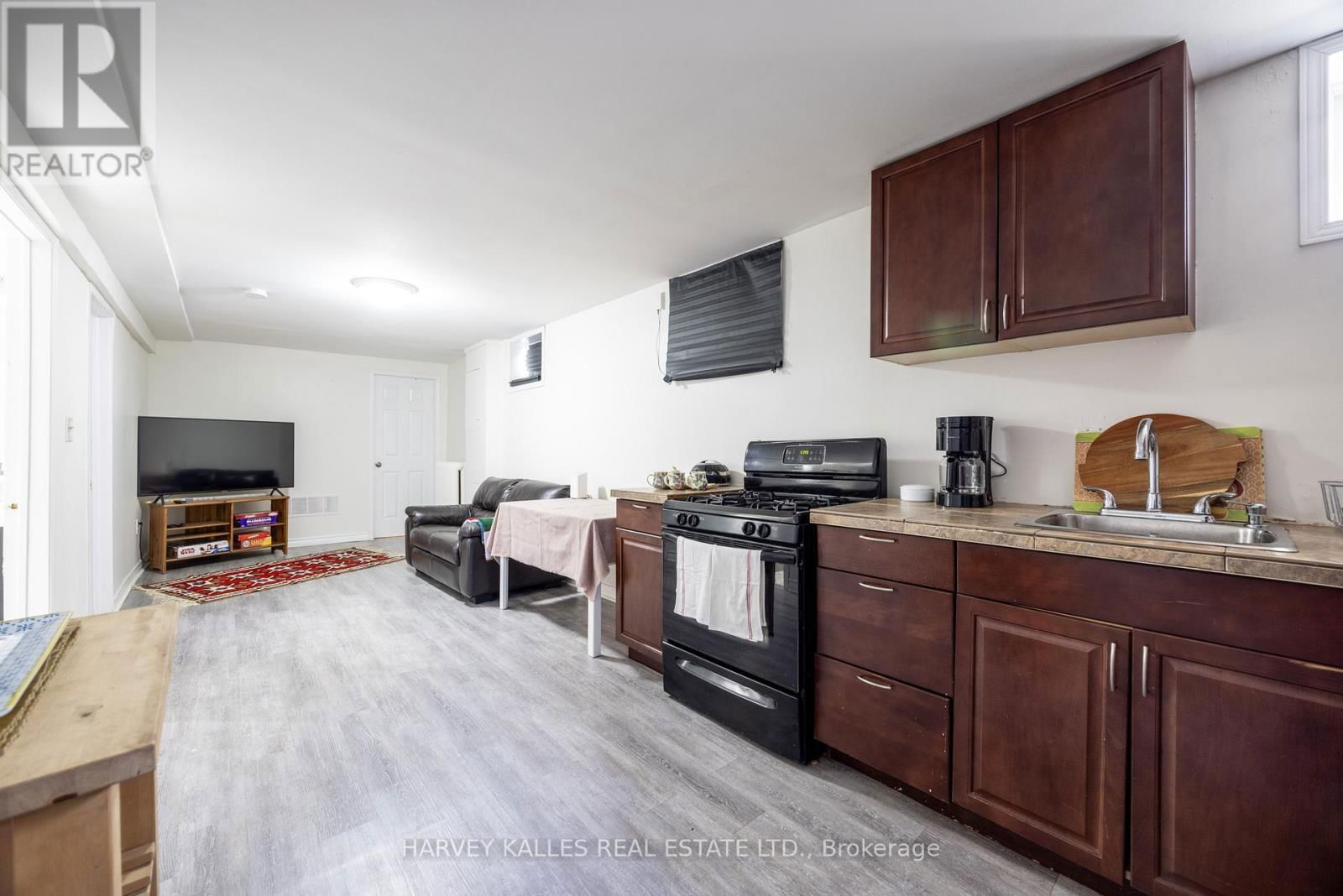 210 GOWAN AVENUE Image 26