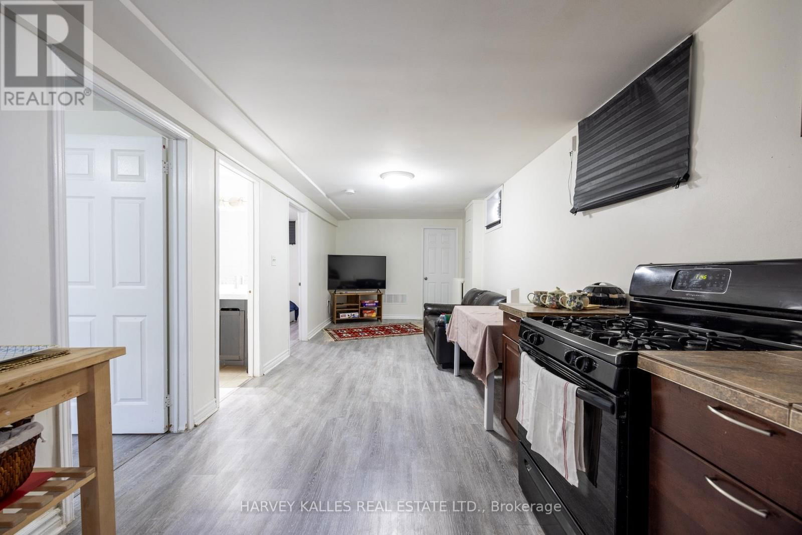210 GOWAN AVENUE Image 27