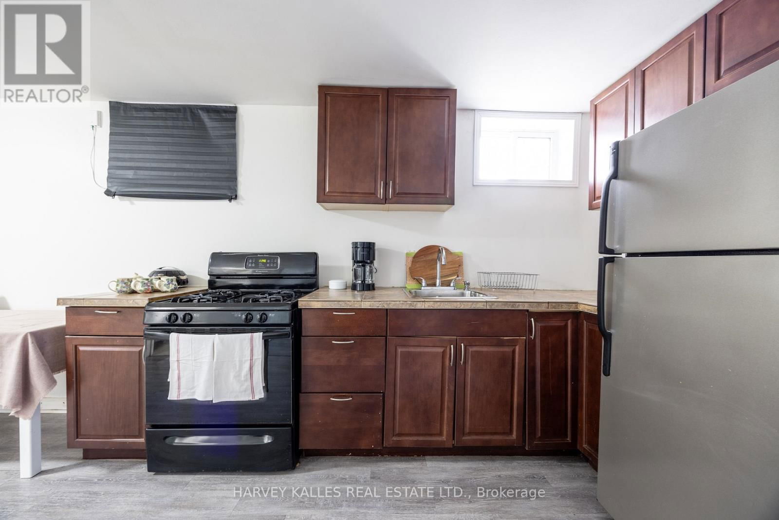 210 GOWAN AVENUE Image 28