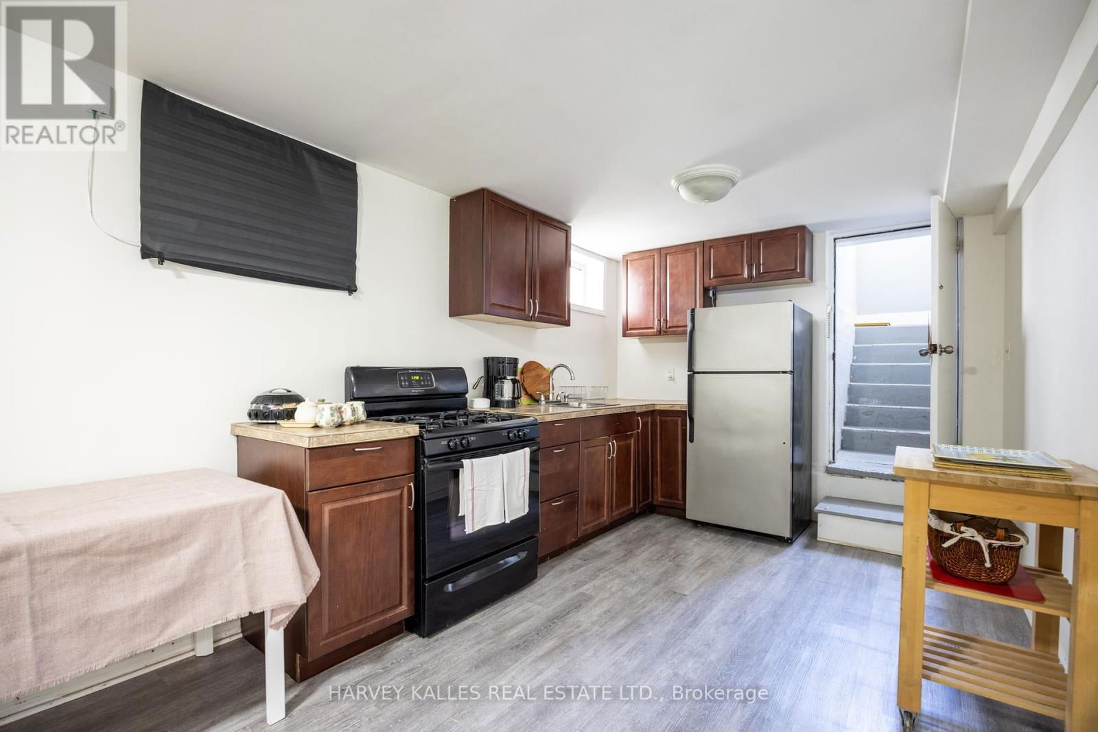 210 GOWAN AVENUE Image 34
