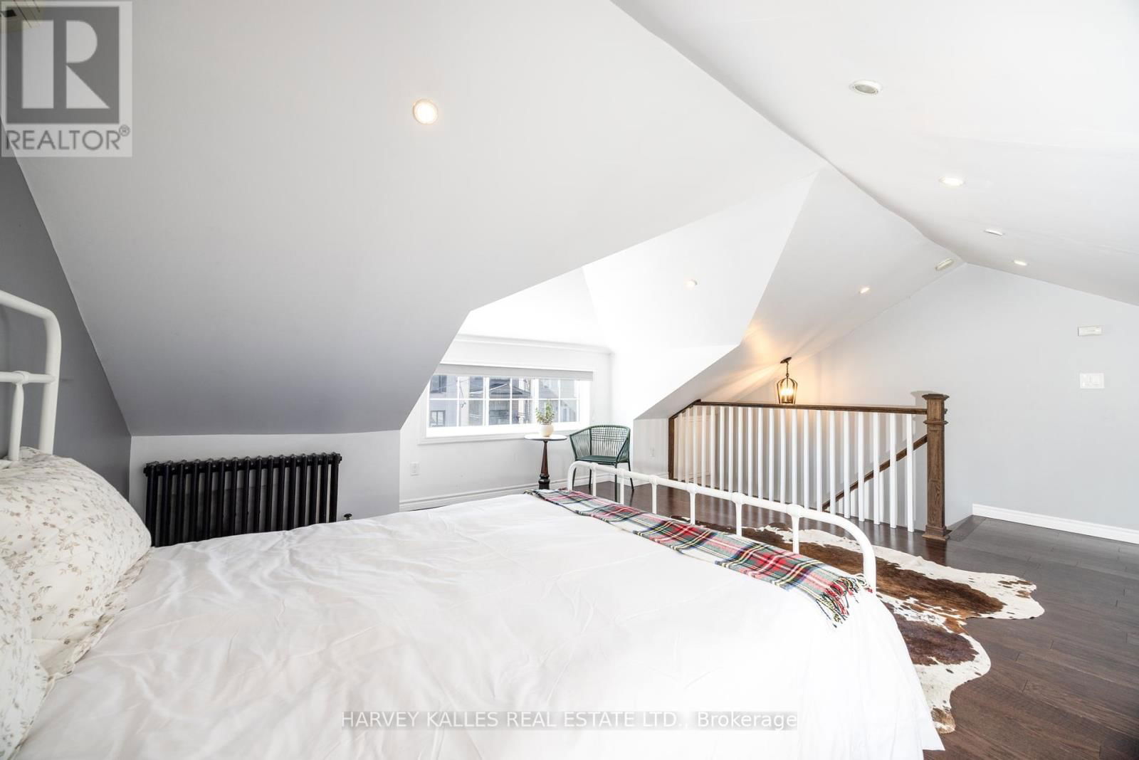 210 GOWAN AVENUE Image 37