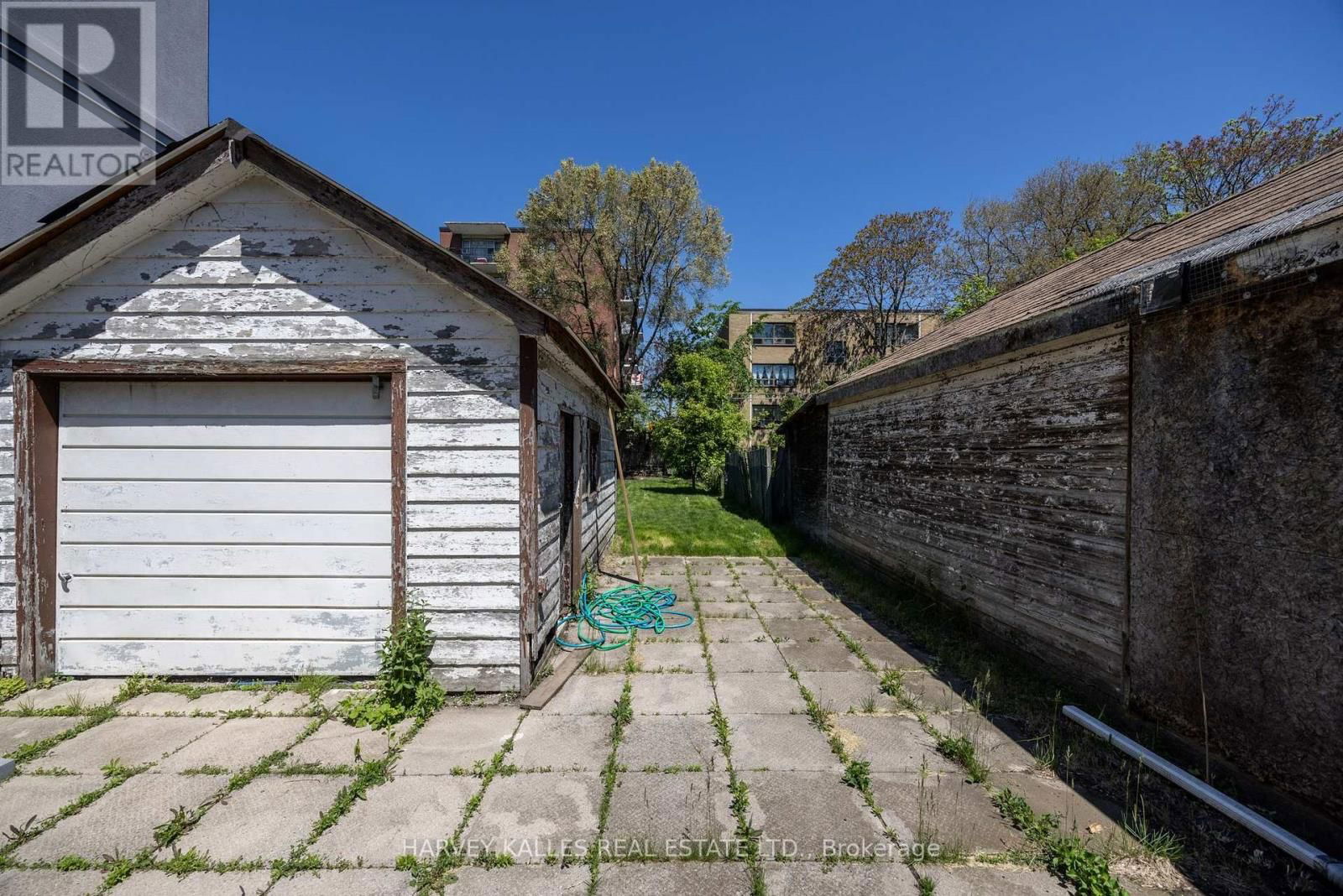 210 GOWAN AVENUE Image 39