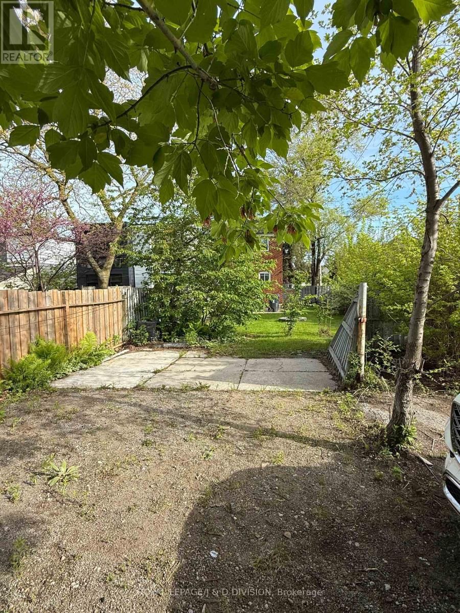 2333 GERRARD STREET EAST Image 7