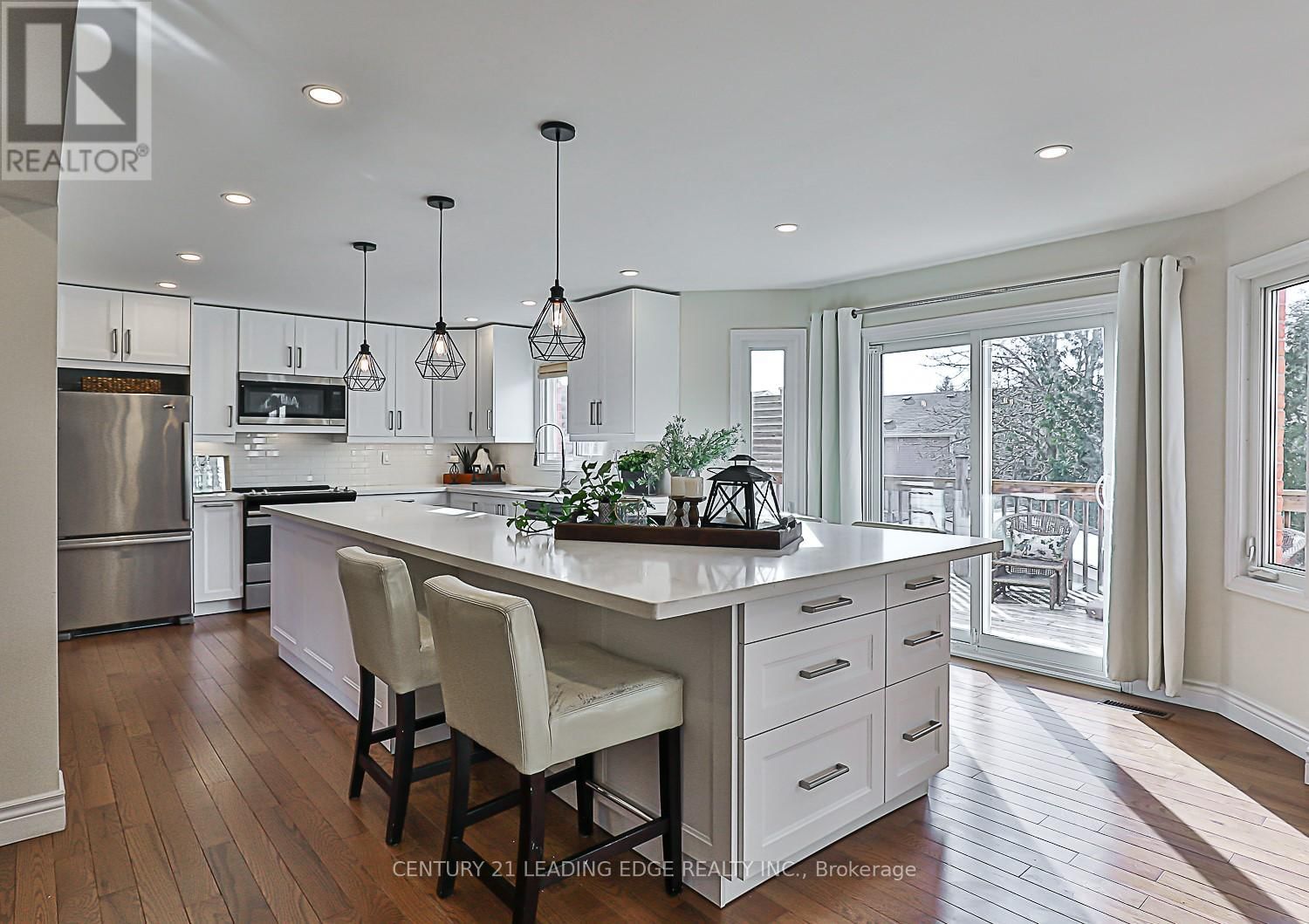 724 BARNES CRESCENT Image 11