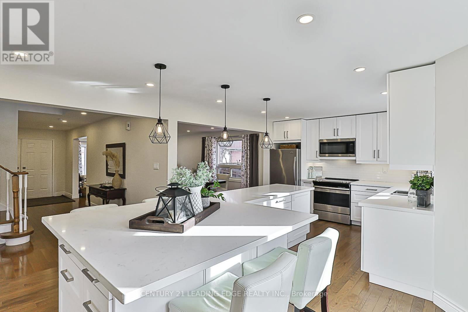 724 BARNES CRESCENT Image 12