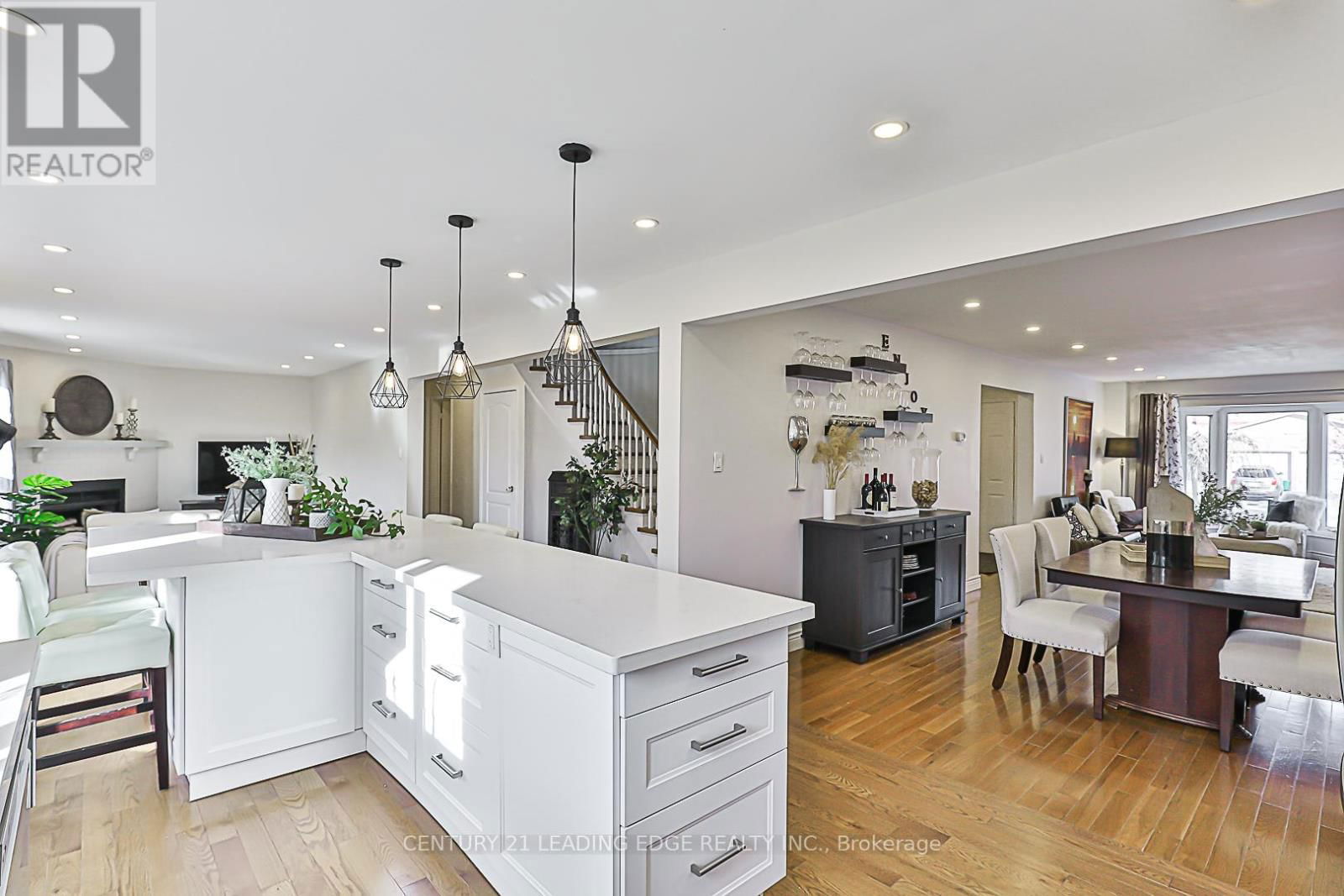 724 BARNES CRESCENT Image 13