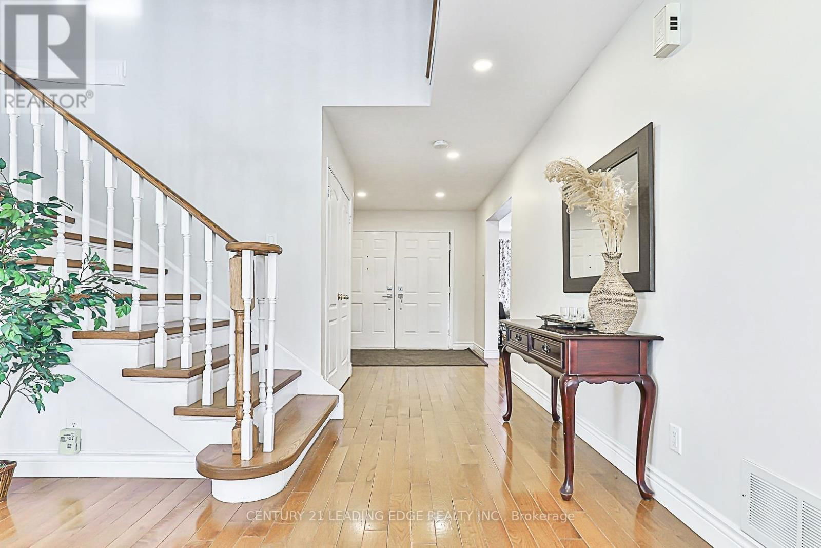 724 BARNES CRESCENT Image 17