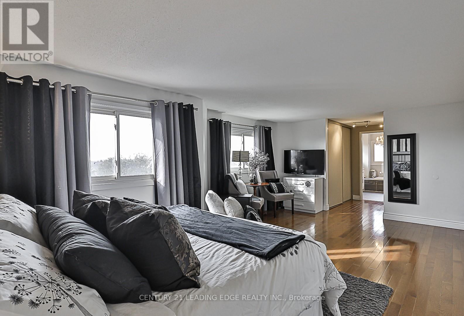724 BARNES CRESCENT Image 22