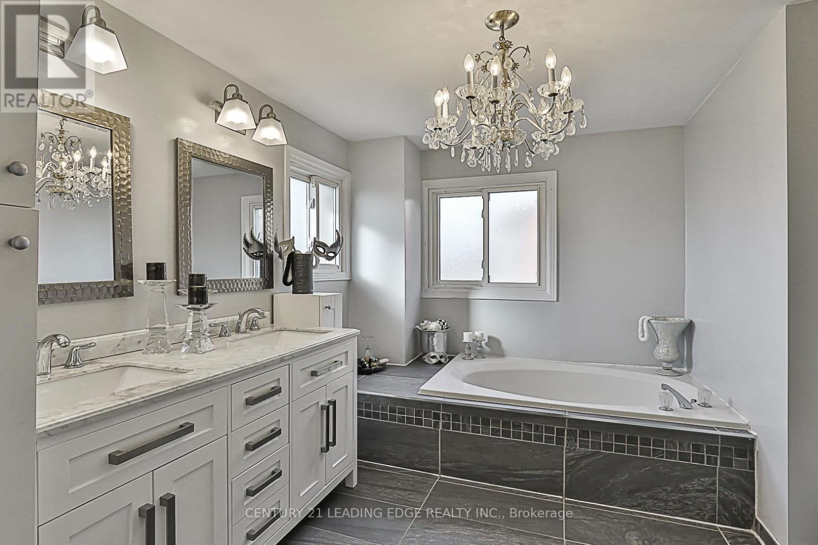 724 BARNES CRESCENT Image 23