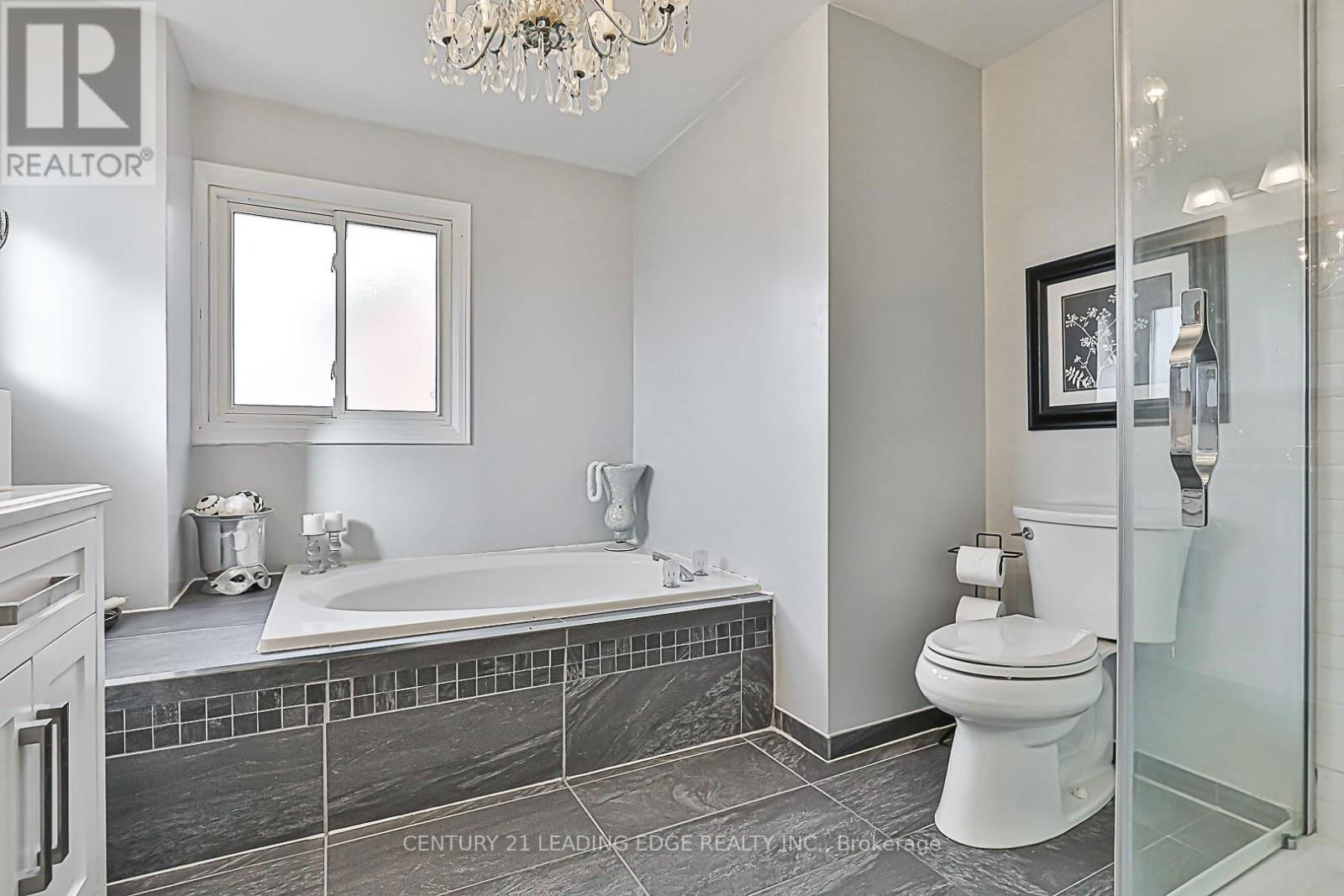 724 BARNES CRESCENT Image 25