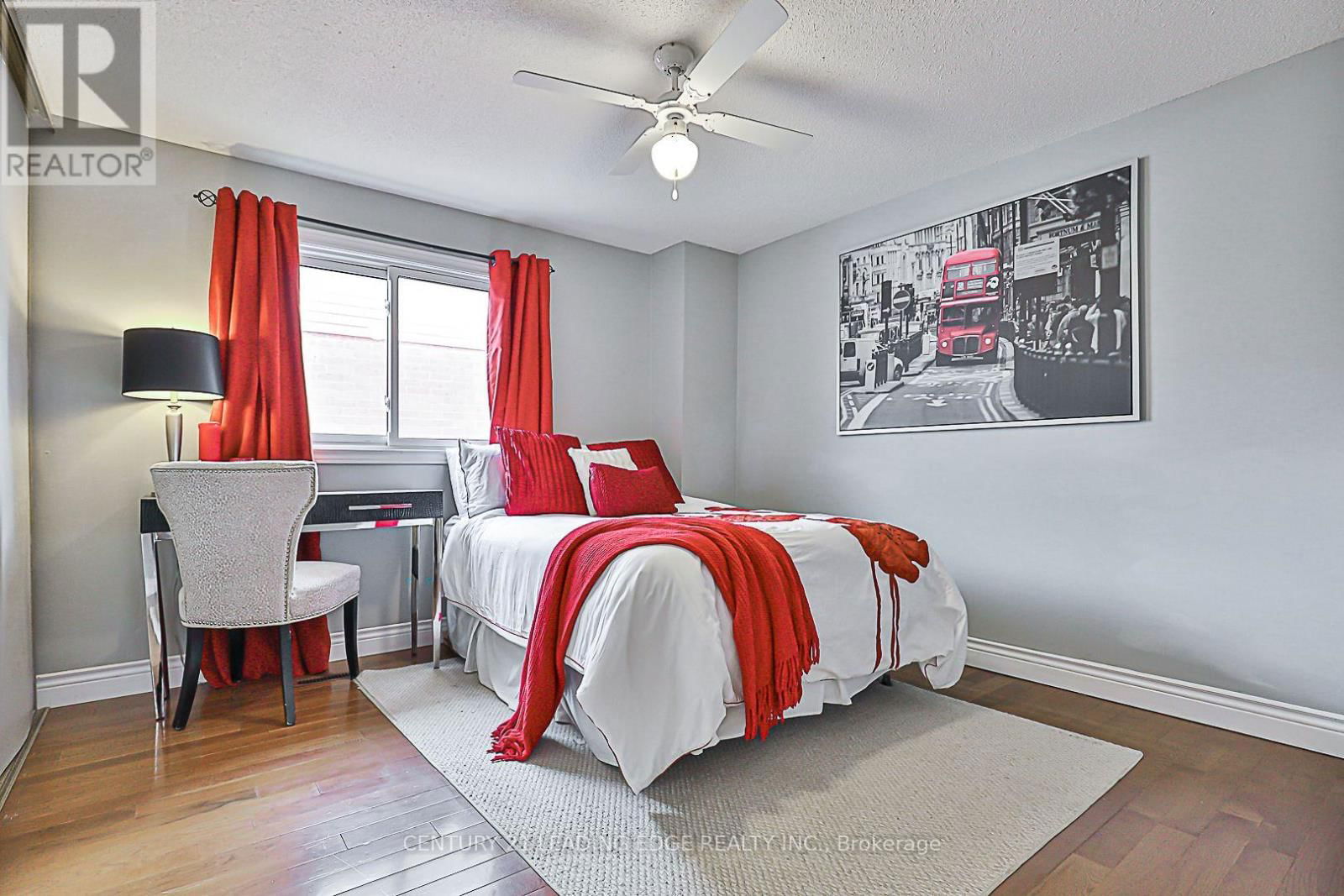 724 BARNES CRESCENT Image 26