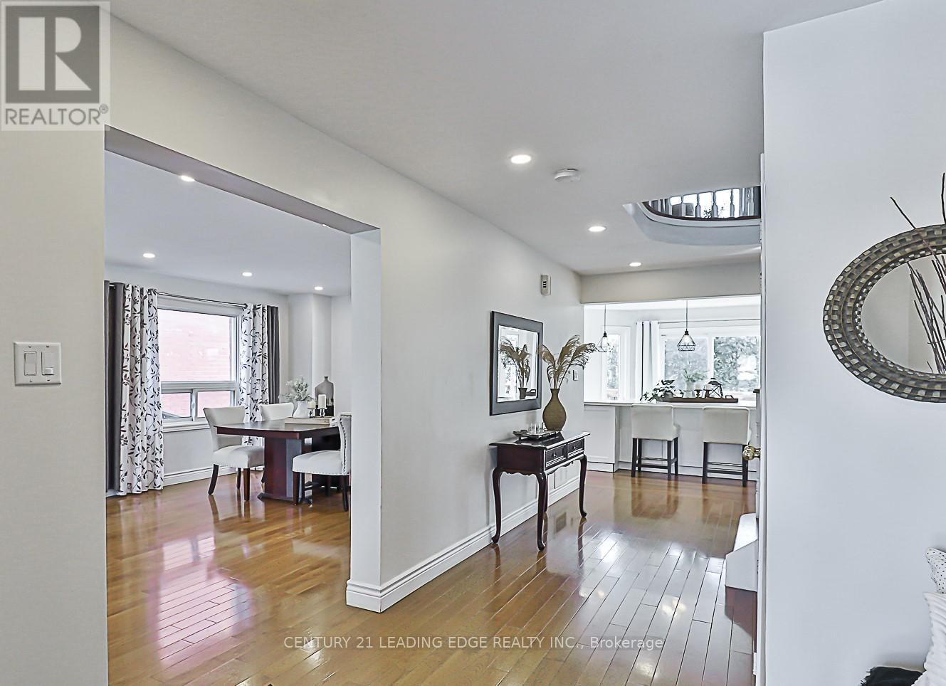 724 BARNES CRESCENT Image 3