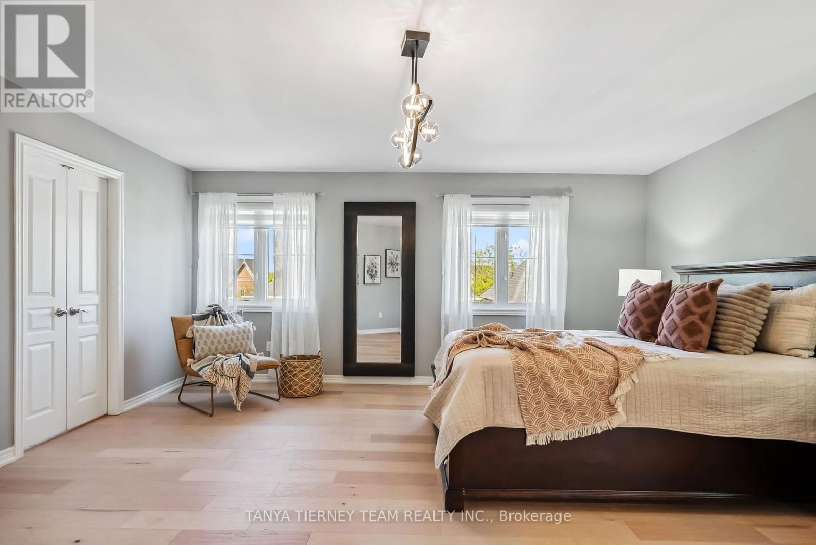 21 RAINBOW CRESCENT Image 25