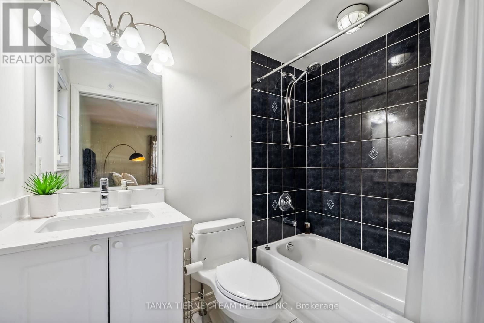 21 RAINBOW CRESCENT Image 31
