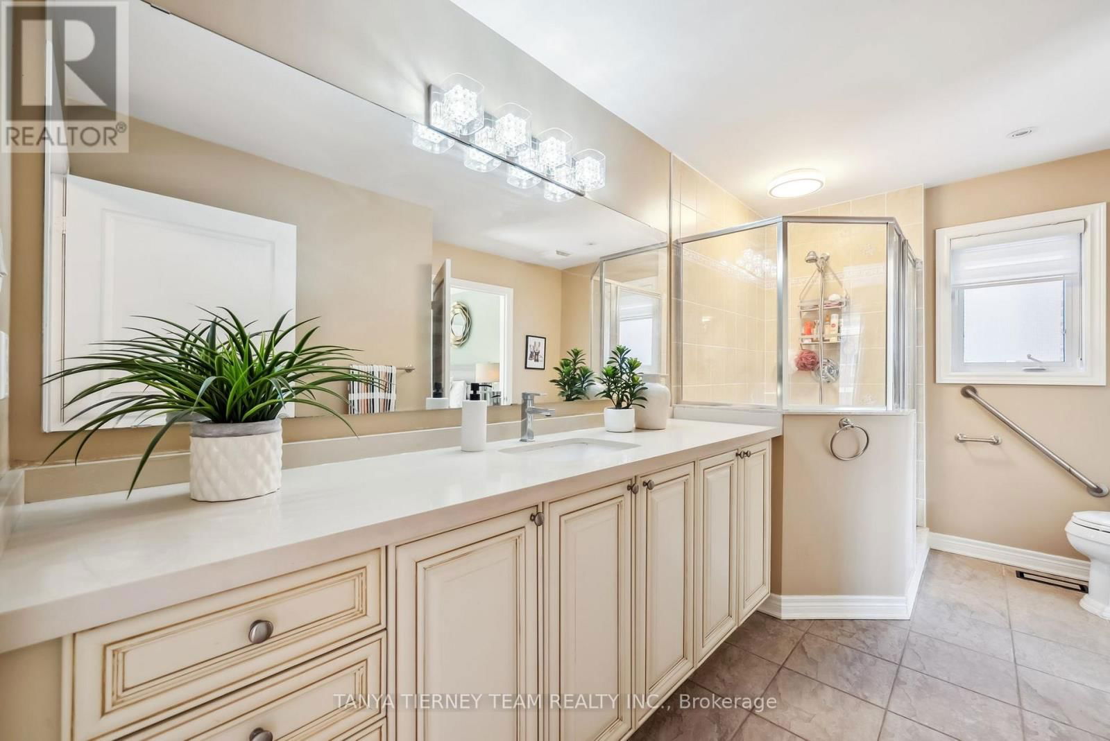 21 RAINBOW CRESCENT Image 32