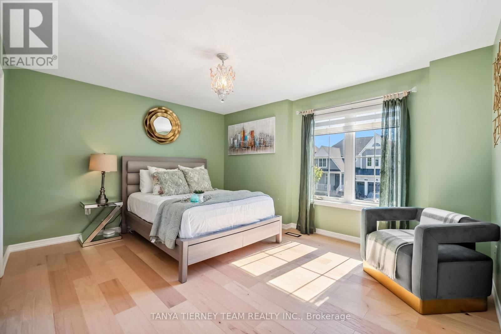 21 RAINBOW CRESCENT Image 33