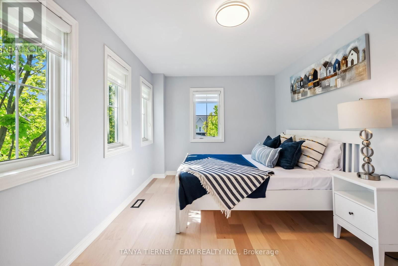 21 RAINBOW CRESCENT Image 35