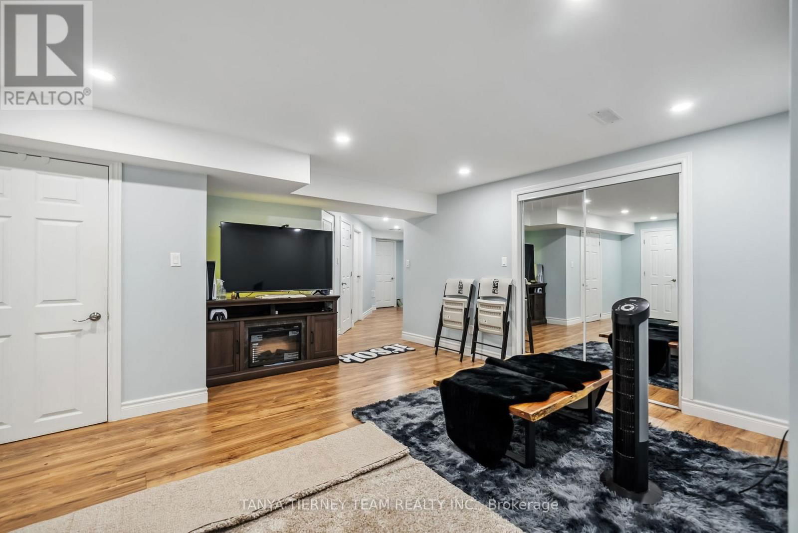 21 RAINBOW CRESCENT Image 38
