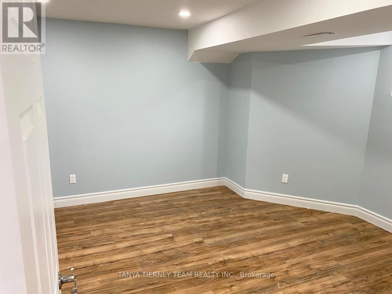 21 RAINBOW CRESCENT Image 42