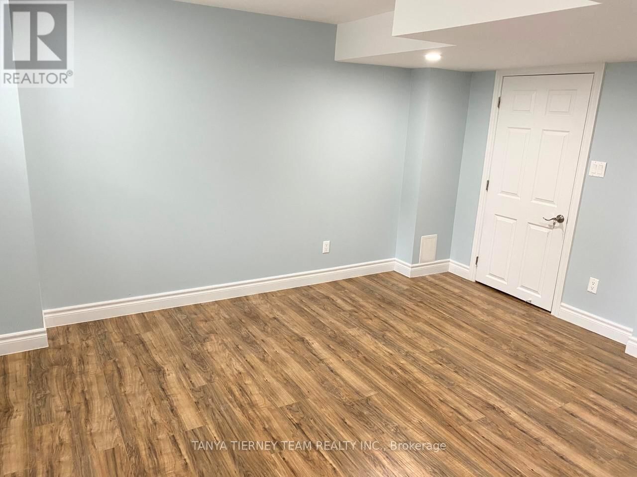 21 RAINBOW CRESCENT Image 44