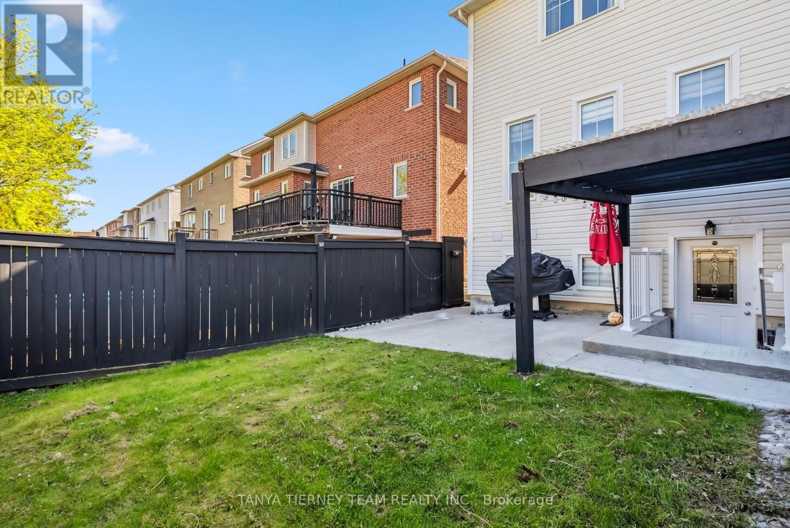 21 RAINBOW CRESCENT Image 46