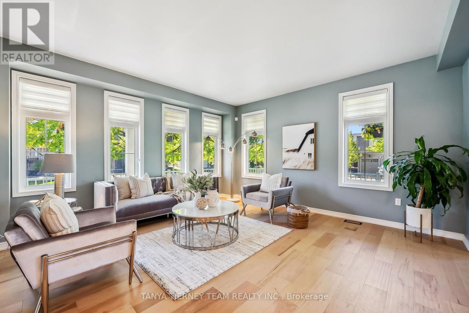 21 RAINBOW CRESCENT Image 9