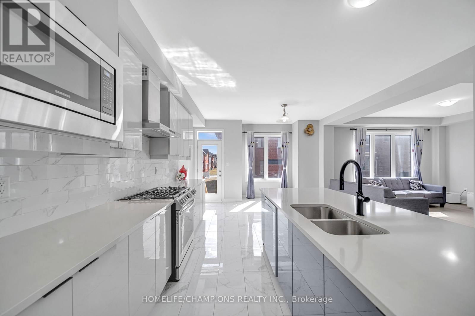 1437 KERRYDALE AVENUE Image 10