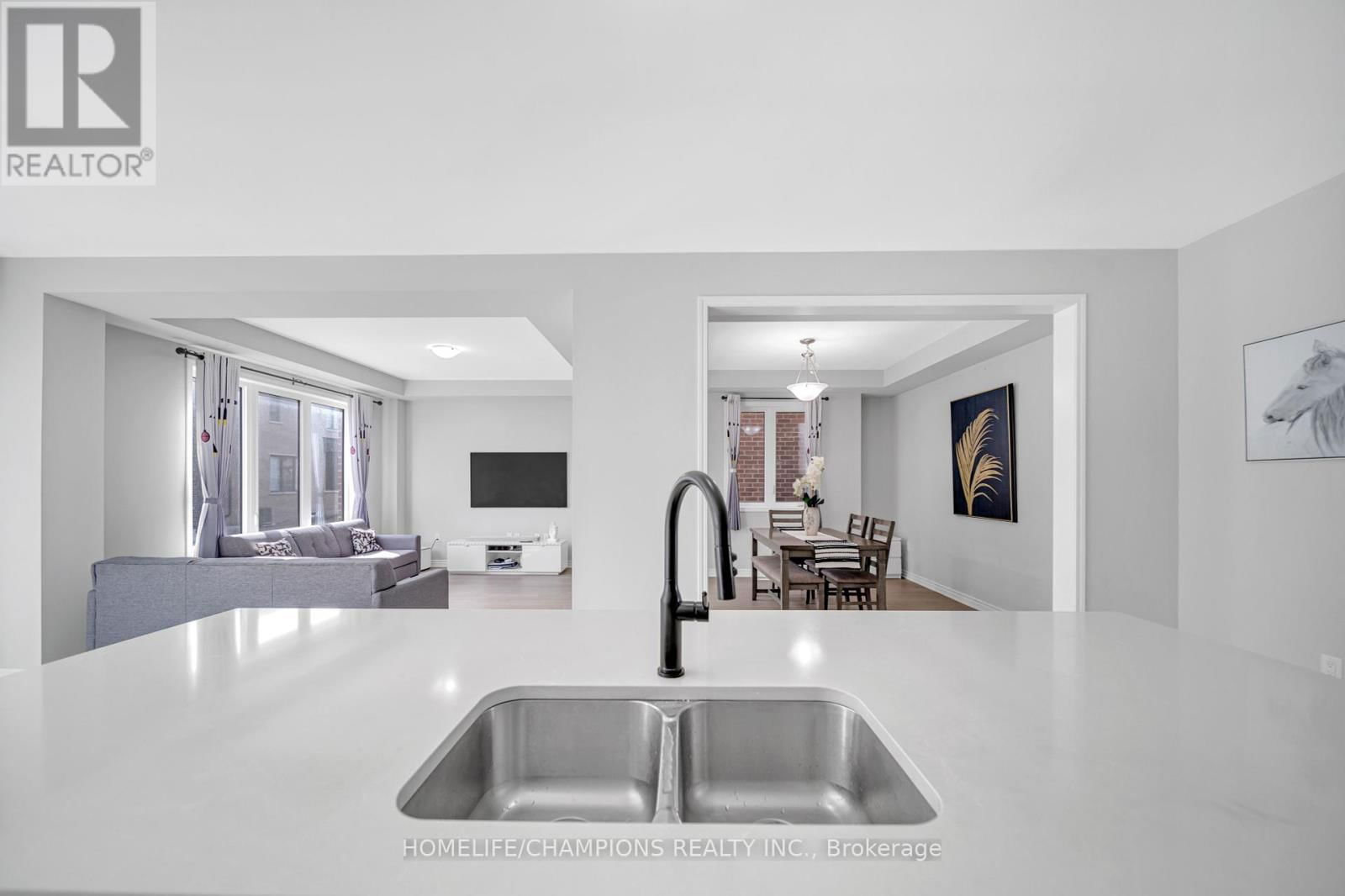 1437 KERRYDALE AVENUE Image 11
