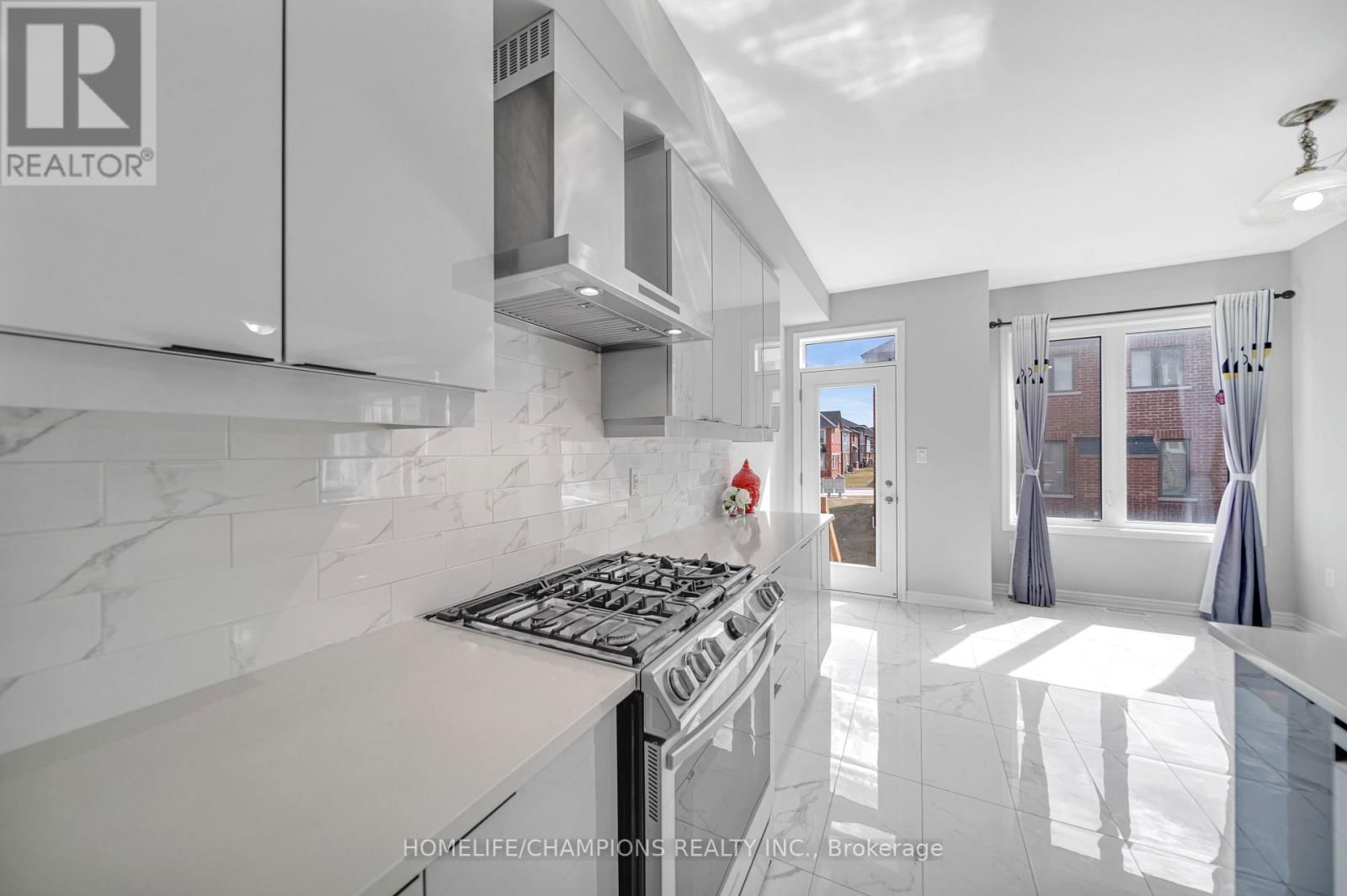 1437 KERRYDALE AVENUE Image 12