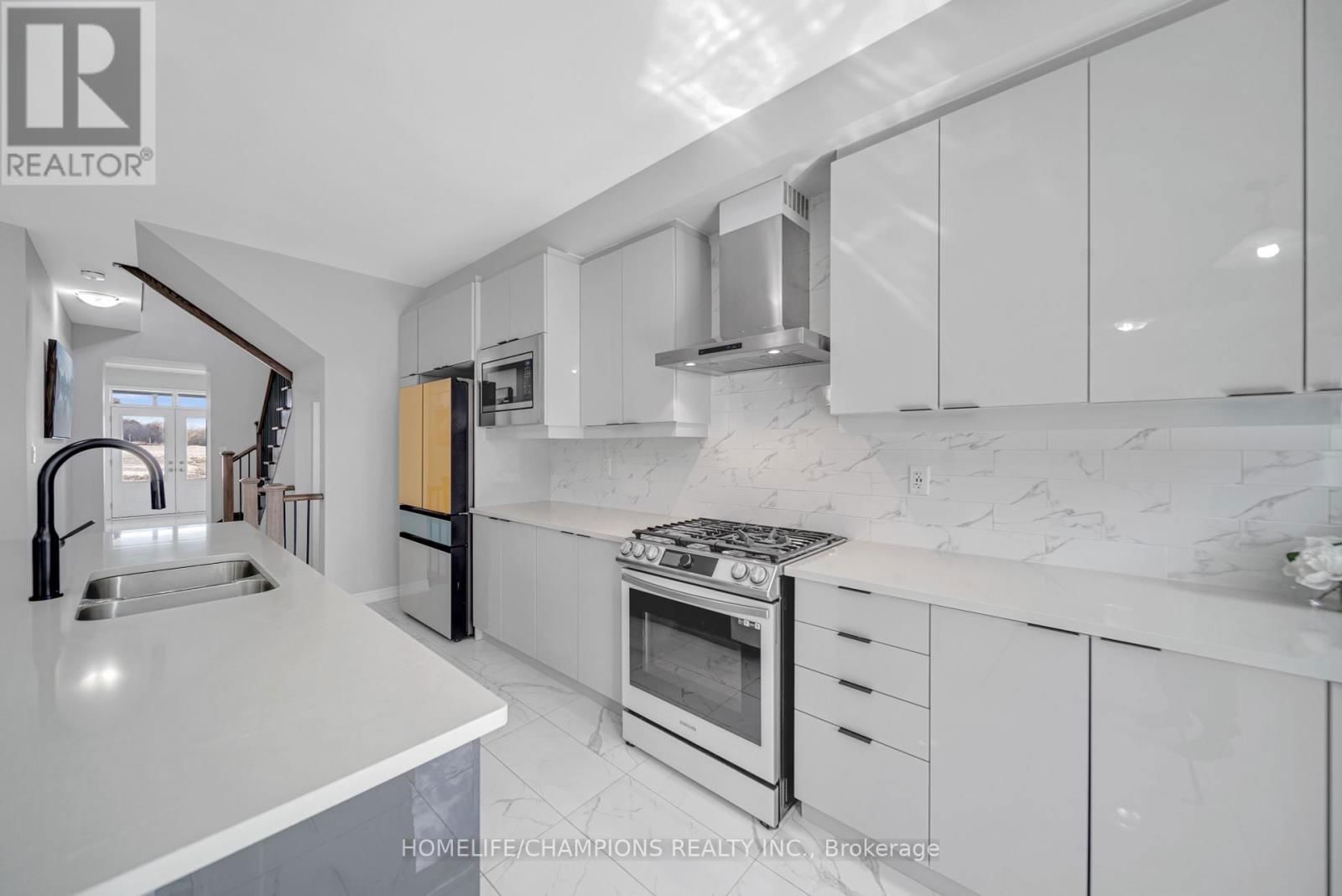 1437 KERRYDALE AVENUE Image 13