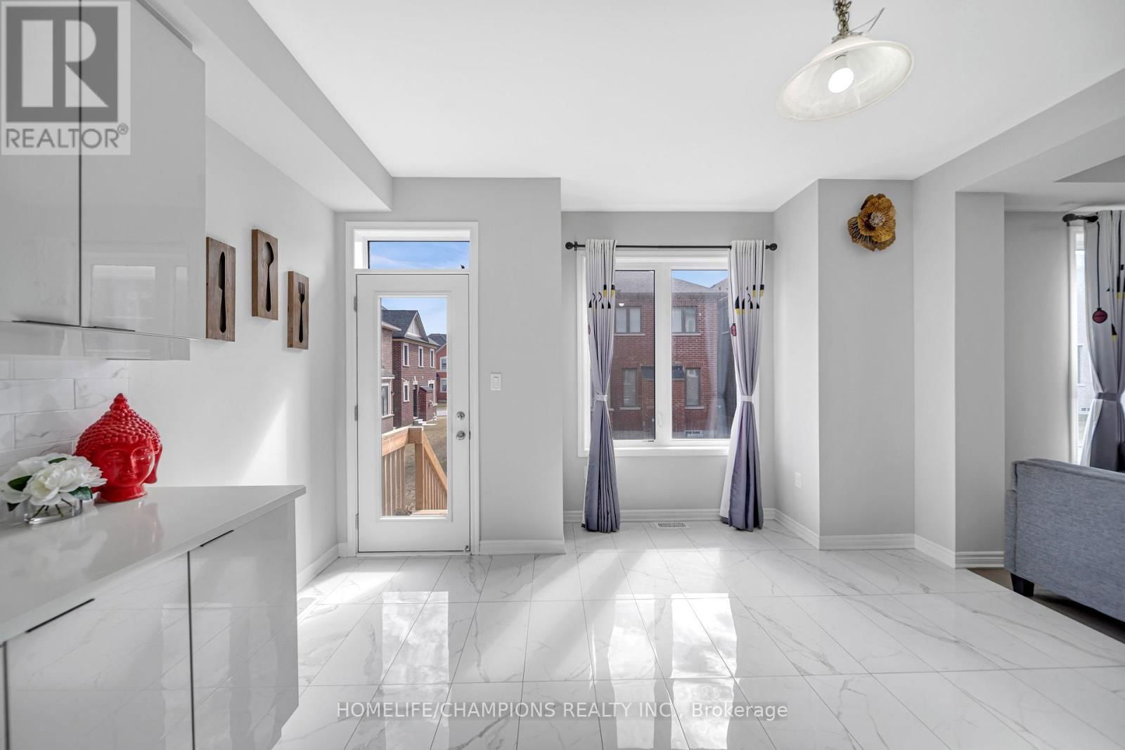 1437 KERRYDALE AVENUE Image 16