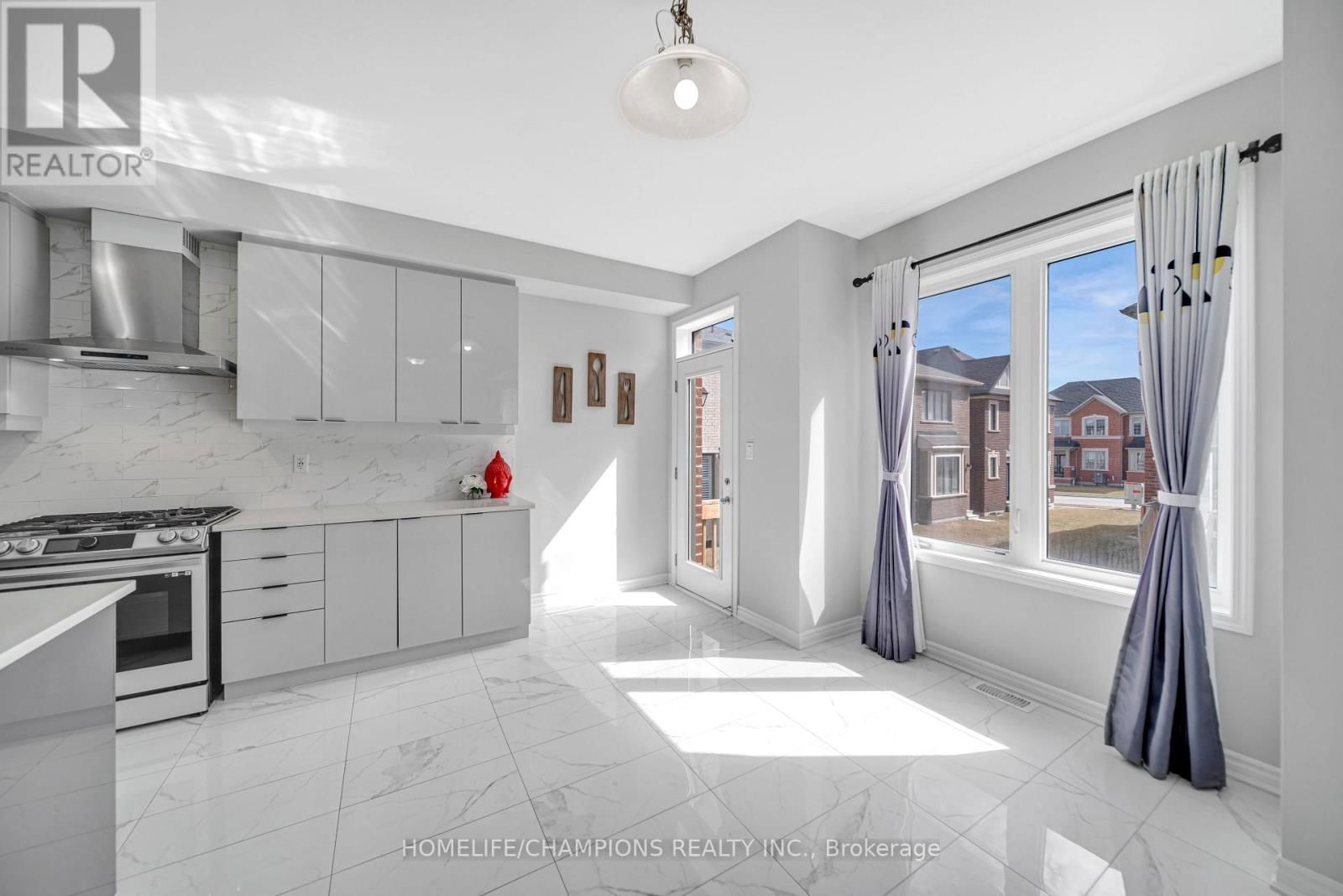 1437 KERRYDALE AVENUE Image 17