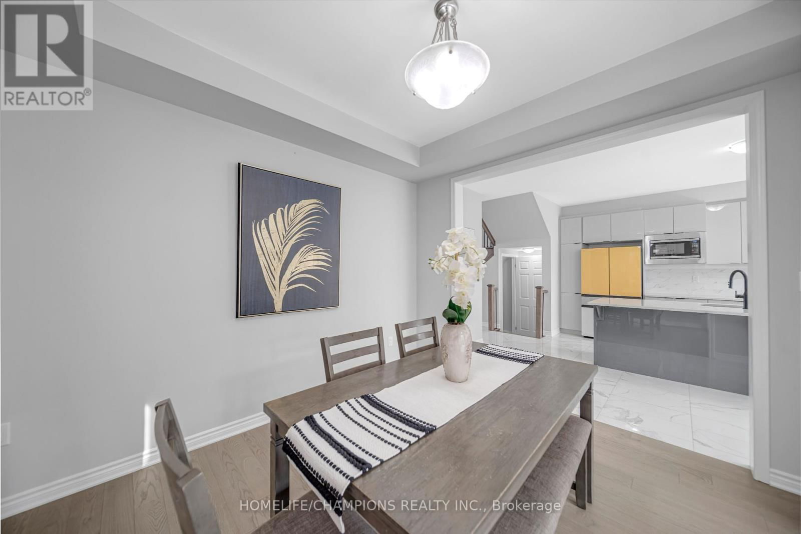 1437 KERRYDALE AVENUE Image 24