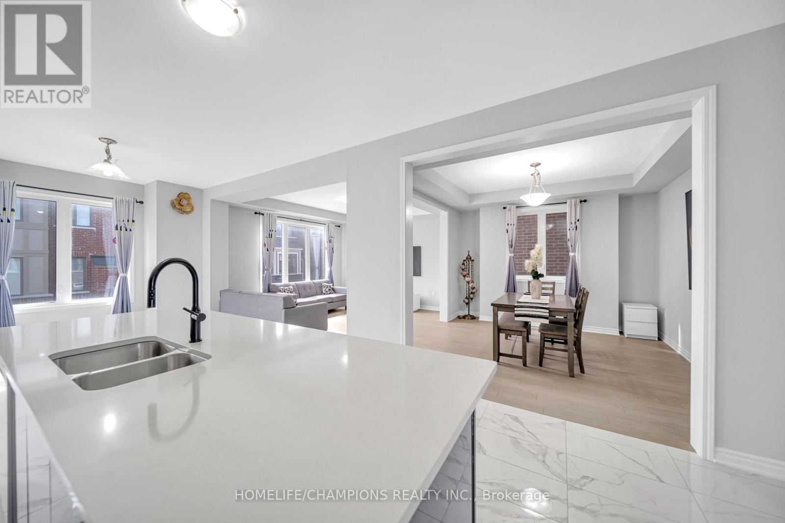 1437 KERRYDALE AVENUE Image 28