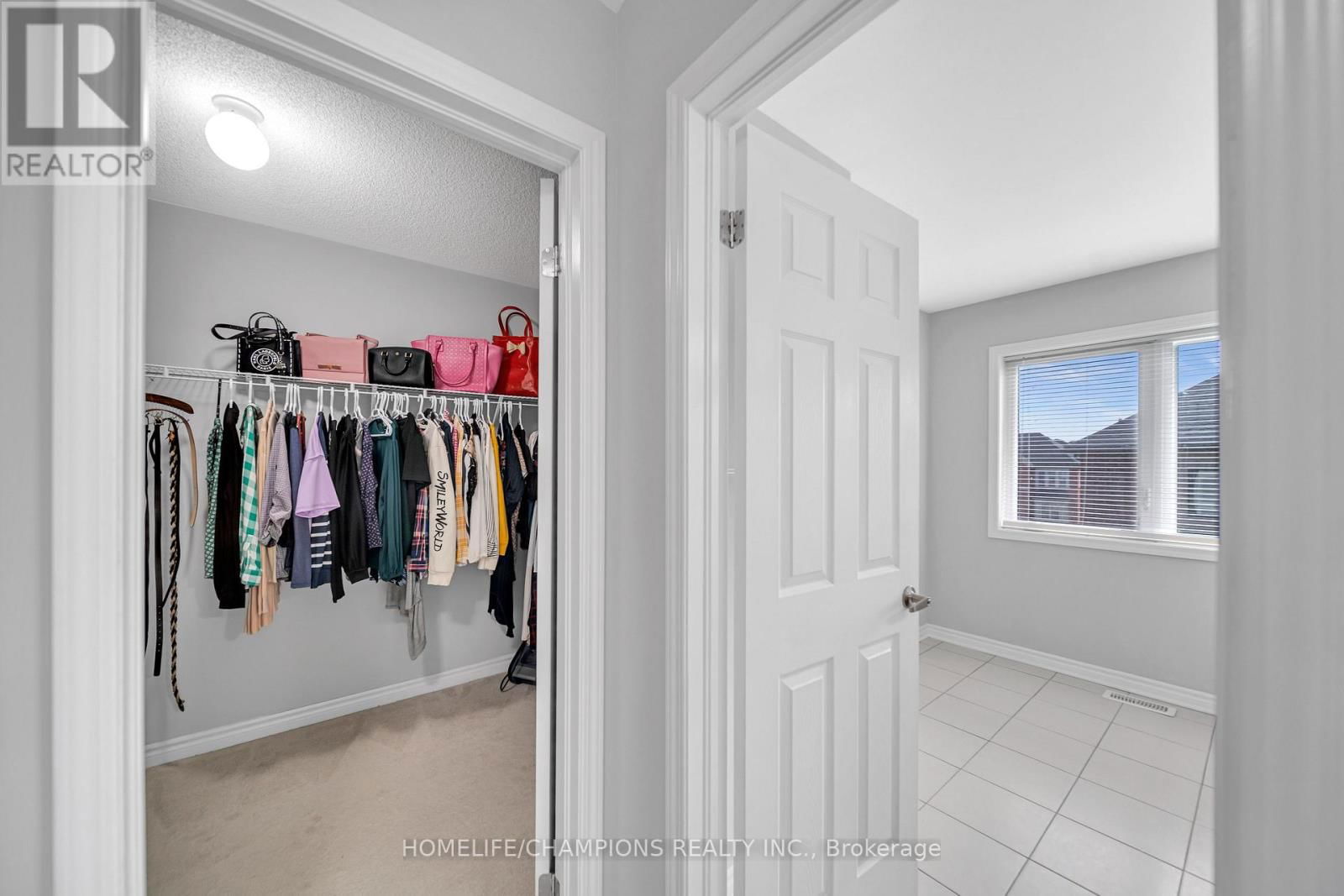1437 KERRYDALE AVENUE Image 33